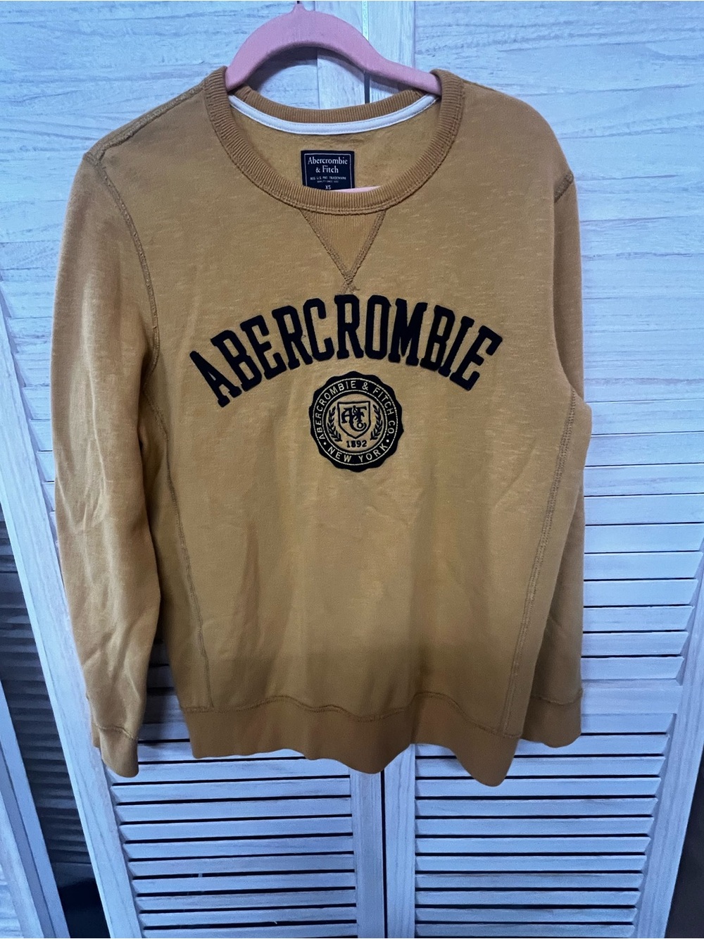 Abercrombie & Fitch Men’s XS Mustard Logo Crewneck Sweatshirt Fleece Pullover